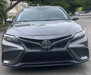 Toyota Camry SE 2021 Gray