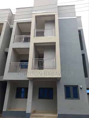 4bdrm Duplex in Idu Industrial for rent