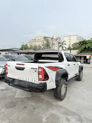 New Toyota Hilux 2025 White