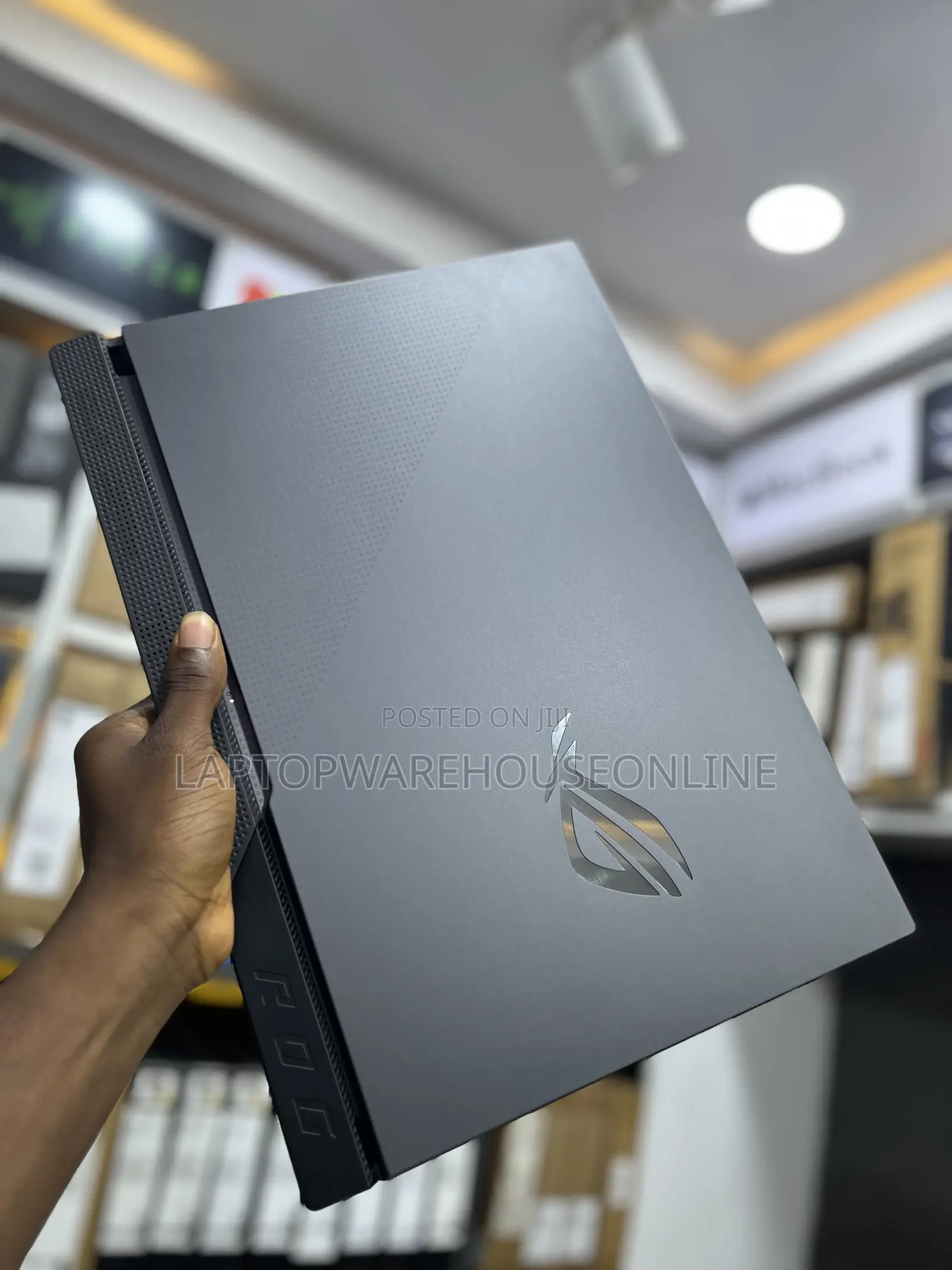 Laptop Asus ROG Strix G17 16GB AMD Ryzen 9 SSD 1T