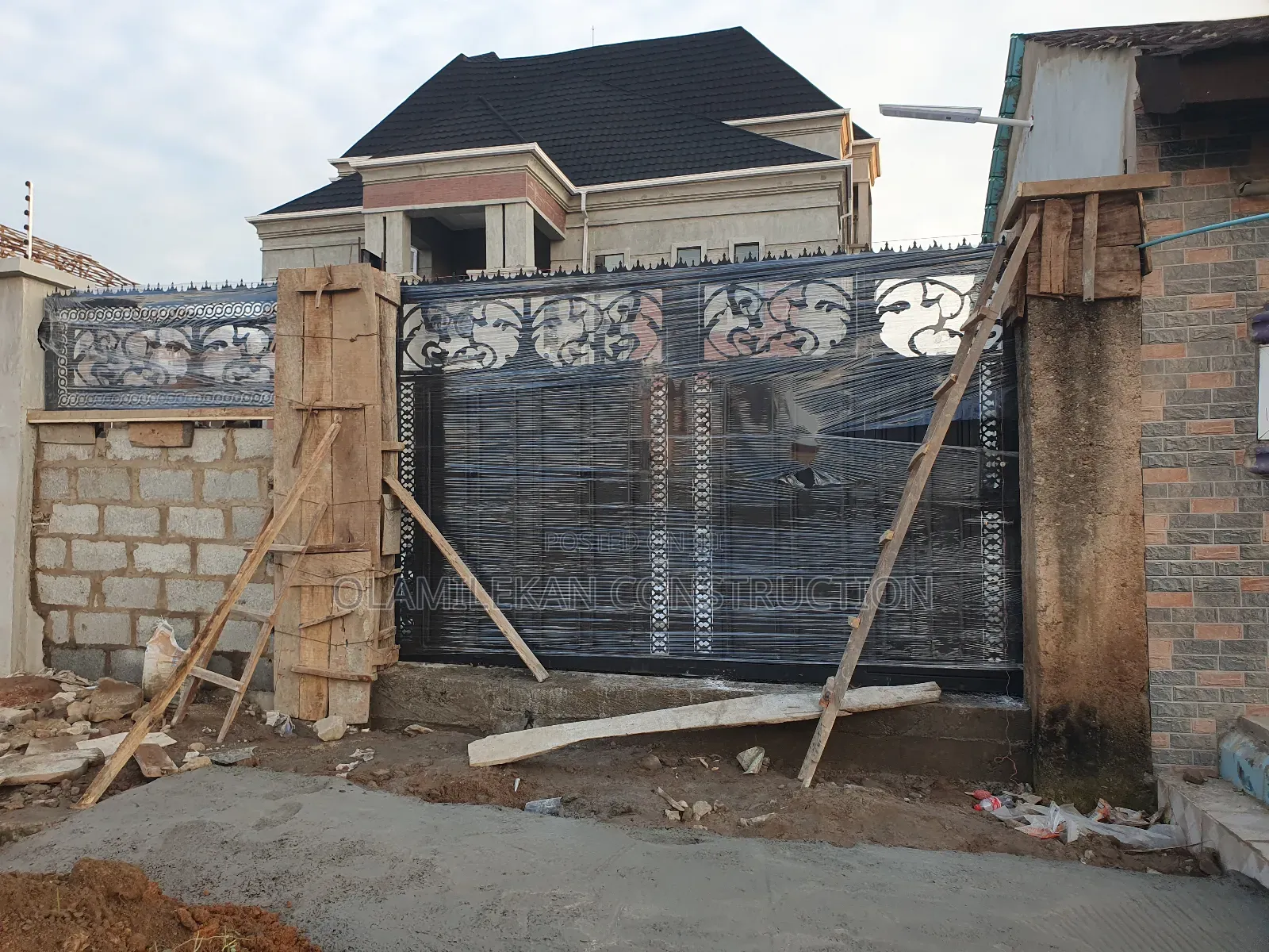 Foreign Design Sliding Gate