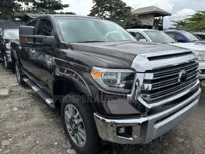 Toyota Tundra 1794 5.7L V8 4x4 CrewMax 5.6 ft. box 145.7 in. WB 2020