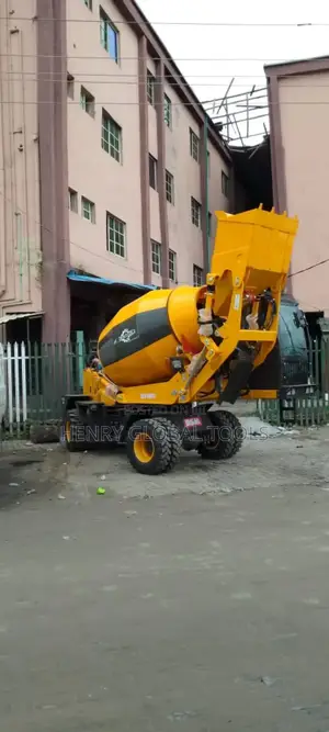 Mobile Self Loader Concrete Mixer 4000kg