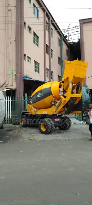 Mobile Self Loader Concrete Mixer 4000kg