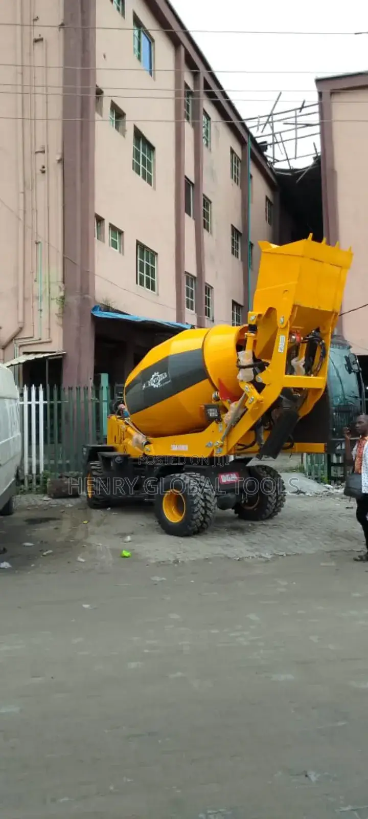 Mobile Self Loader Concrete Mixer 4000kg