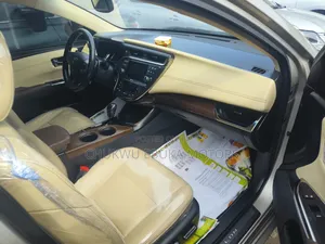 Toyota Avalon Limited Sedan FWD (3.5L 6cyl 6A) 2013 Gold
