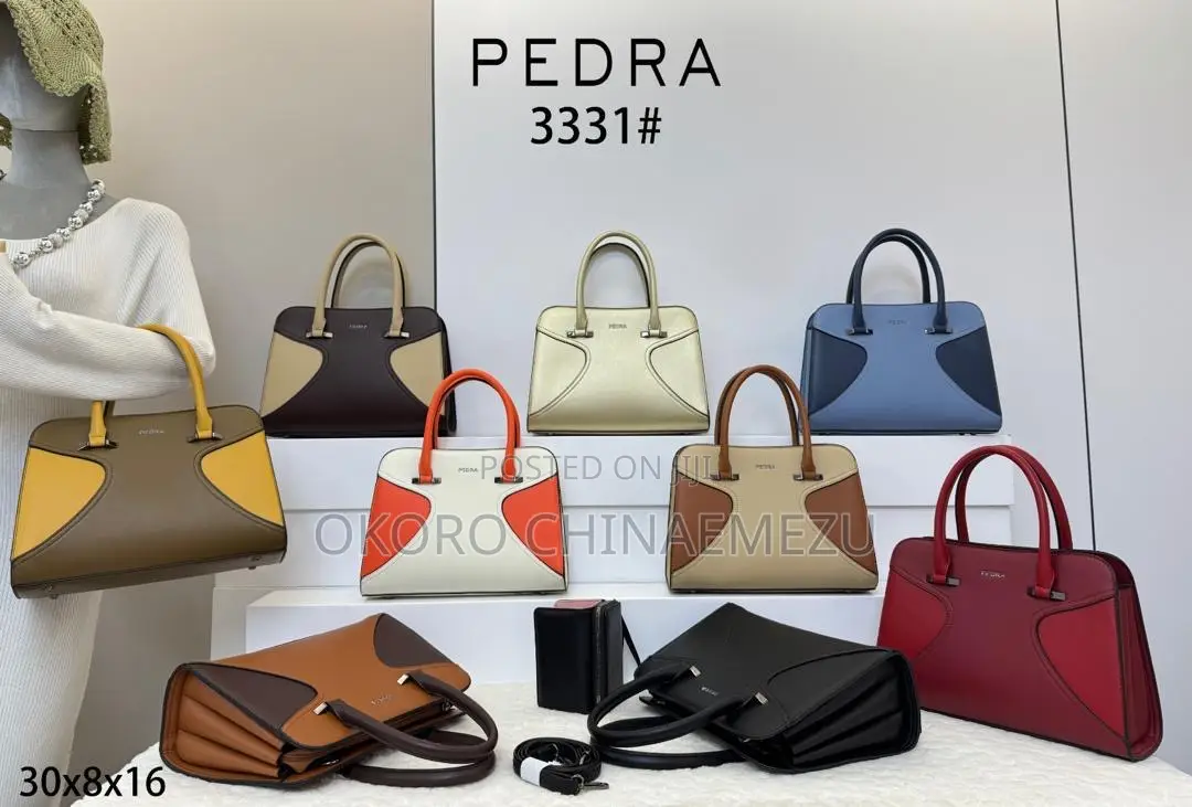 Pedra Medium-Sized Black Handbag With Wallet Strap