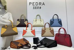 Pedra Medium-Sized Black Handbag With Wallet Strap