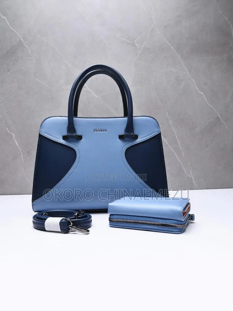 Pedra Medium-Sized Black Handbag With Wallet Strap