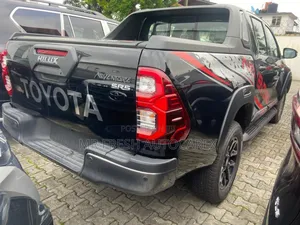 New Toyota Hilux 2025 Black