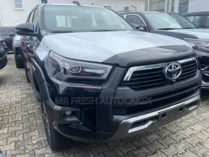 New Toyota Hilux 2025 Black