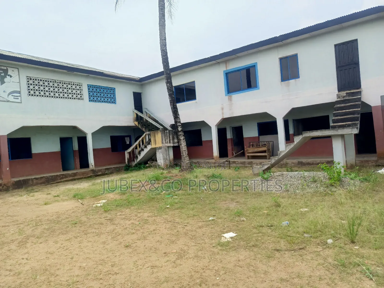 Non Functioning School With 16 Classroom