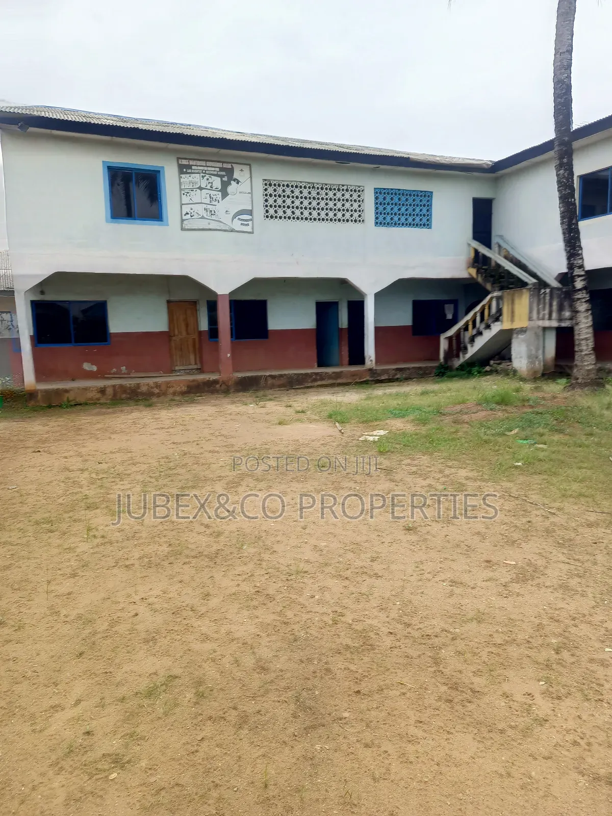 Non Functioning School With 16 Classroom