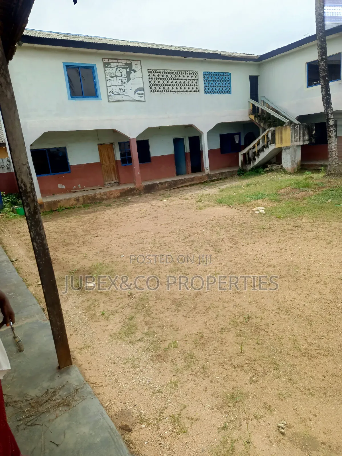Non Functioning School With 16 Classroom