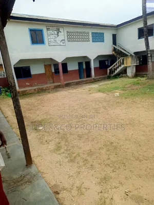 Non Functioning School With 16 Classroom