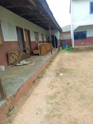 Non Functioning School With 16 Classroom