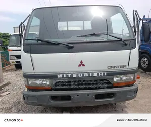 Mitsubishi Fuso Canter 2000 White
