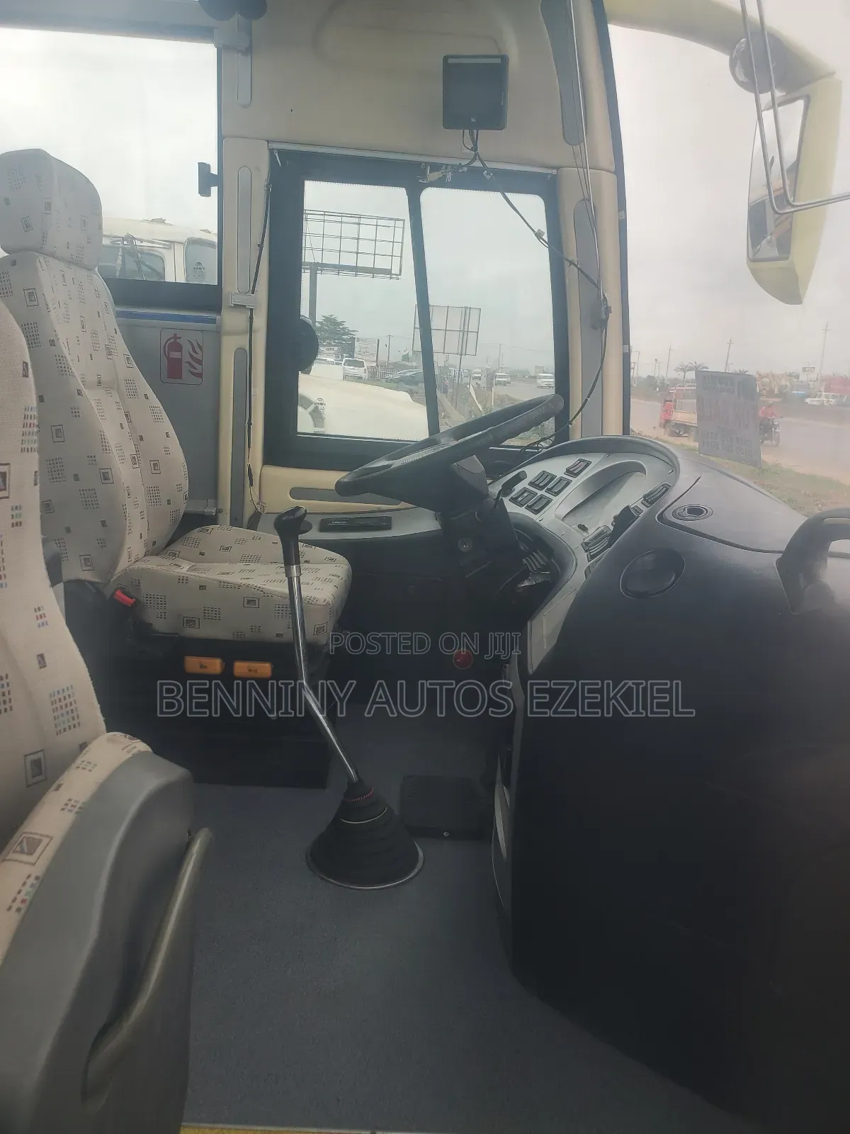 Yutong ZK6107H 2010 Yellow