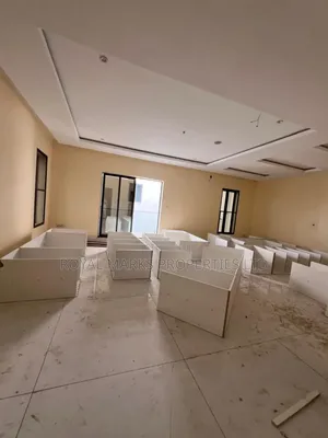 5bdrm Duplex in Utako for sale