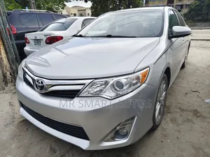 Toyota Camry XLE V6 4dr Sedan (3.5L 6cyl 6A) 2013 Silver