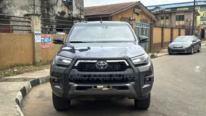 Toyota Hilux 2022 Gray