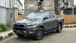 Toyota Hilux 2022 Gray