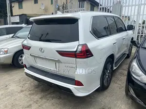 Lexus LX 570 AWD 2017 White