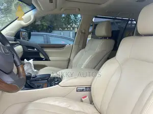 Lexus LX 570 AWD 2017 White