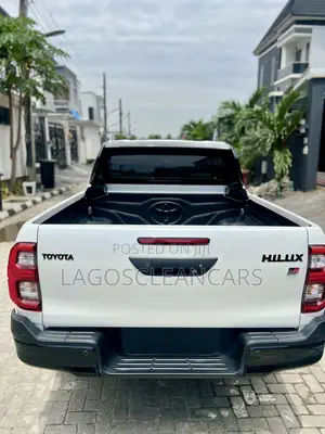 New Toyota Hilux 2025 White