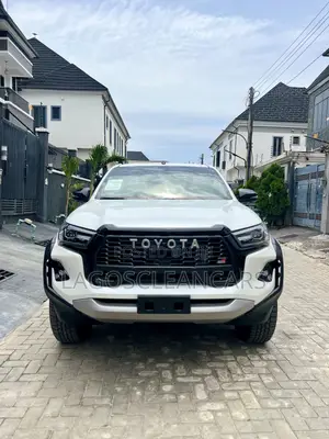 New Toyota Hilux 2025 White