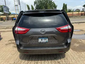 Toyota Sienna 2016 Gray