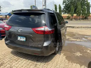 Toyota Sienna 2016 Gray