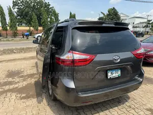 Toyota Sienna 2016 Gray