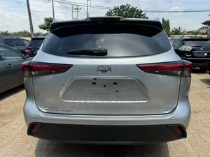 Toyota Highlander 2021 Silver