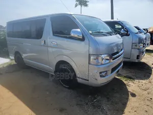 Toyota HiAce 2016