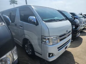 Toyota HiAce 2015 Silver
