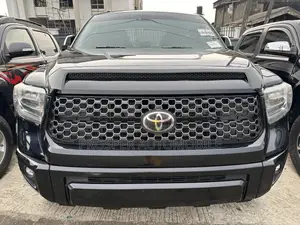 Toyota Tundra Platinum 5.7L V8 4x4 CrewMax 5.6 ft. box 145.7 in. WB Black
