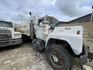R6855t Water Truck