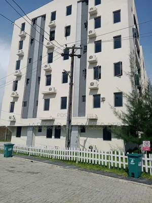 3bdrm Block of Flats in Greater Lagos County, Ogunlana for sale