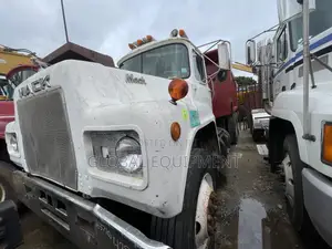 R-Model Dump Truck (Tipper)