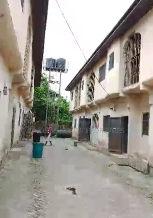 2bdrm Block of Flats in Jeddo Warri for sale