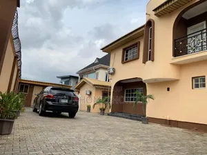 Luxury 4 Bedroom Duplex With Snooker Table Soccer