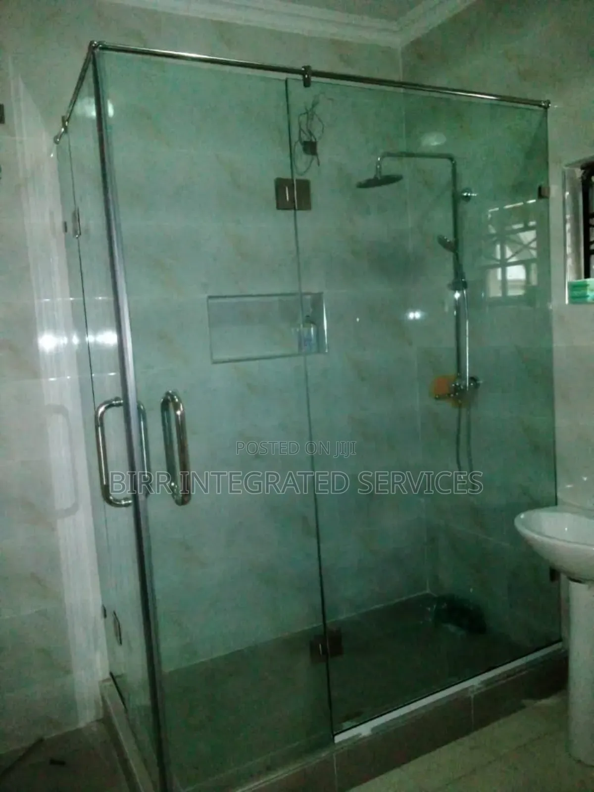 Full Glass Cubicle