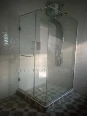 Full Glass Cubicle