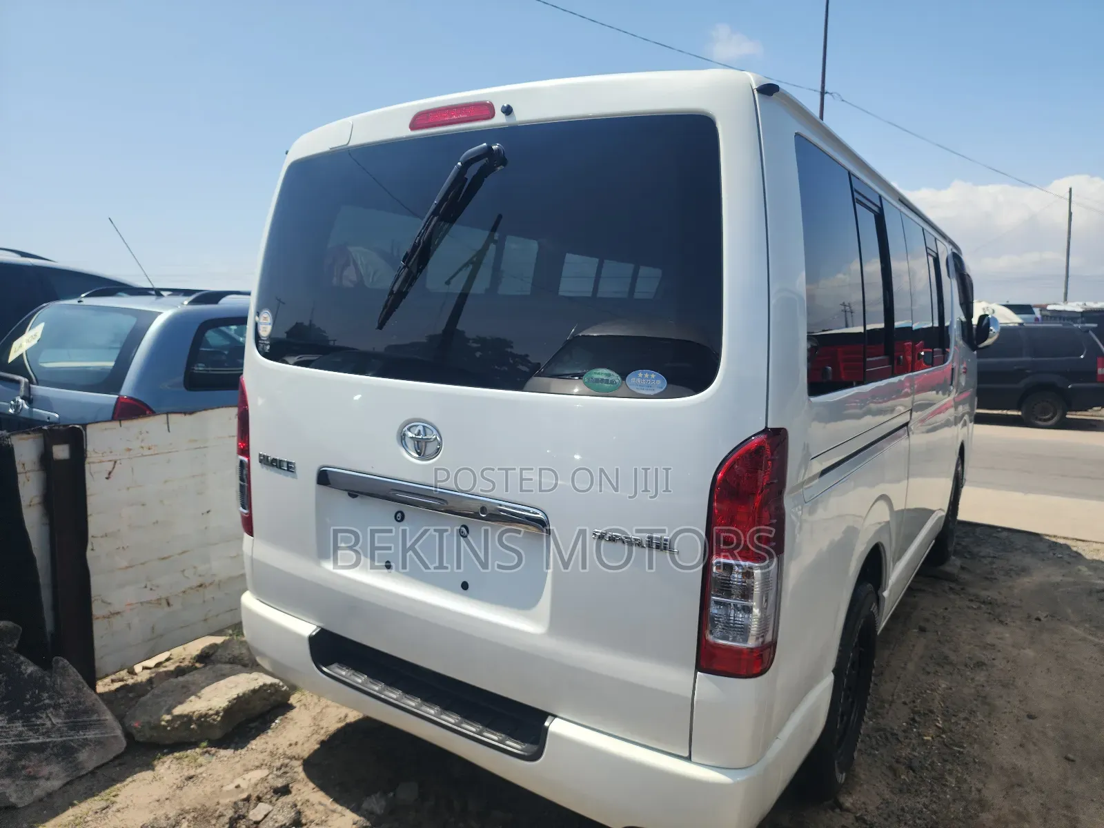 Toyota HiAce 2012 Red