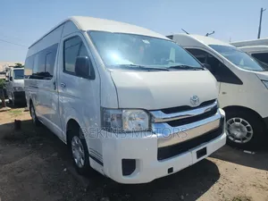 Toyota HiAce 2015 Silver