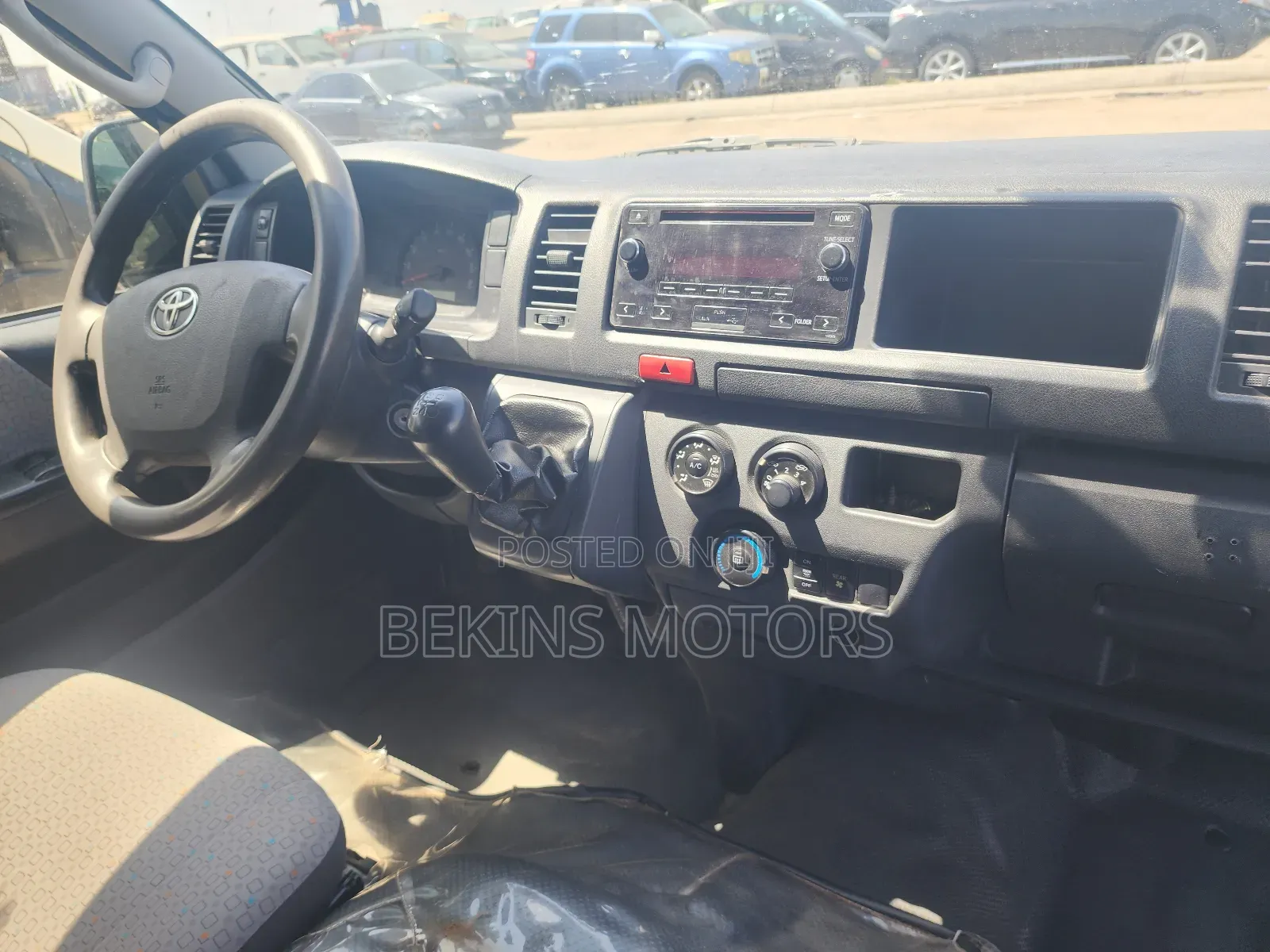 Toyota HiAce 2015 Silver