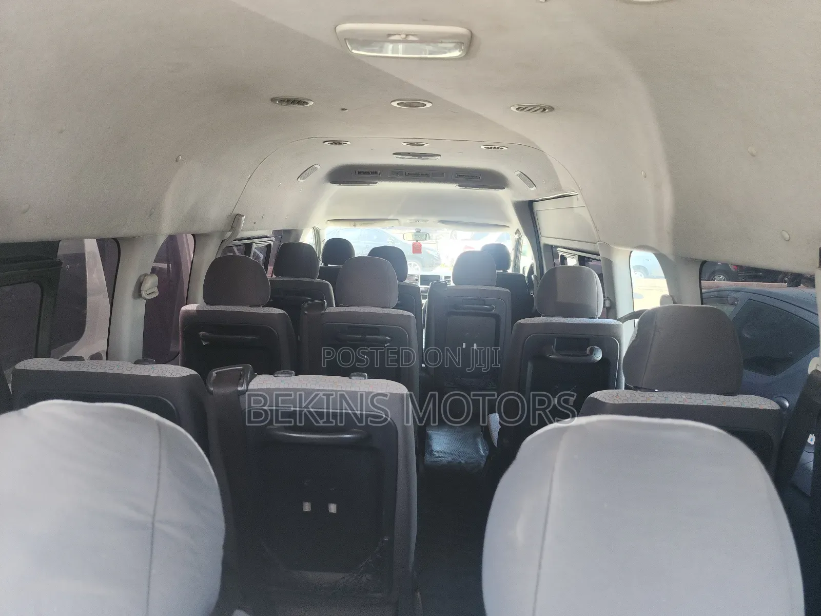 Toyota HiAce 2015 Silver