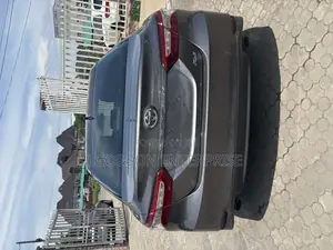 Toyota Camry XLE V6 (3.5L V6 8A) 2019 Gray