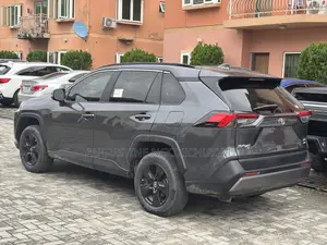 Toyota RAV4 XLE 2022 Gray
